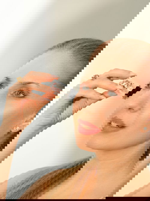 Microneedling v létě: Proč je důležité a jak na to správně?