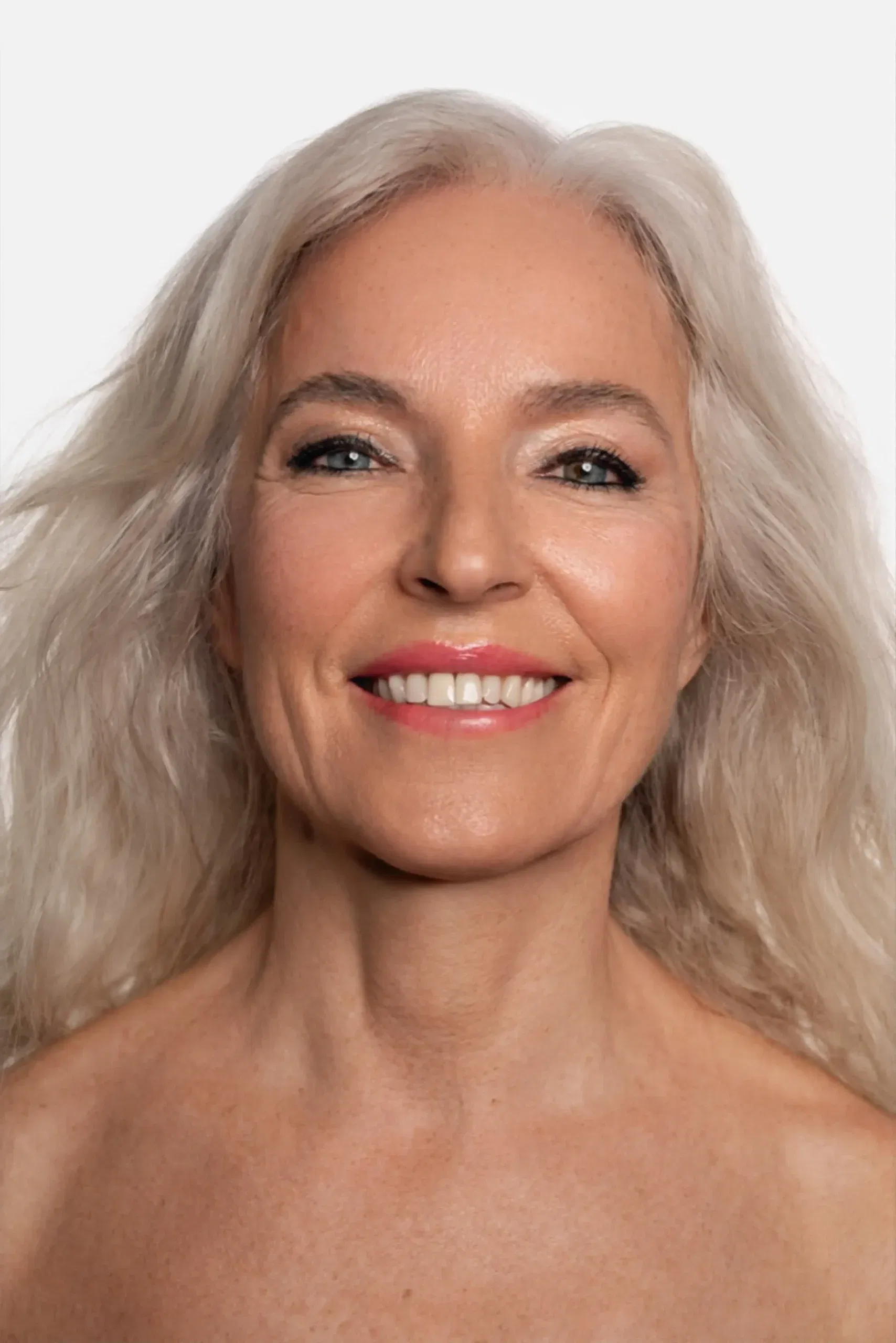 Ziariaca zrelá pokožka predstavujúca pohodlie a hydratáciu z LAC Cleansing Mousse.