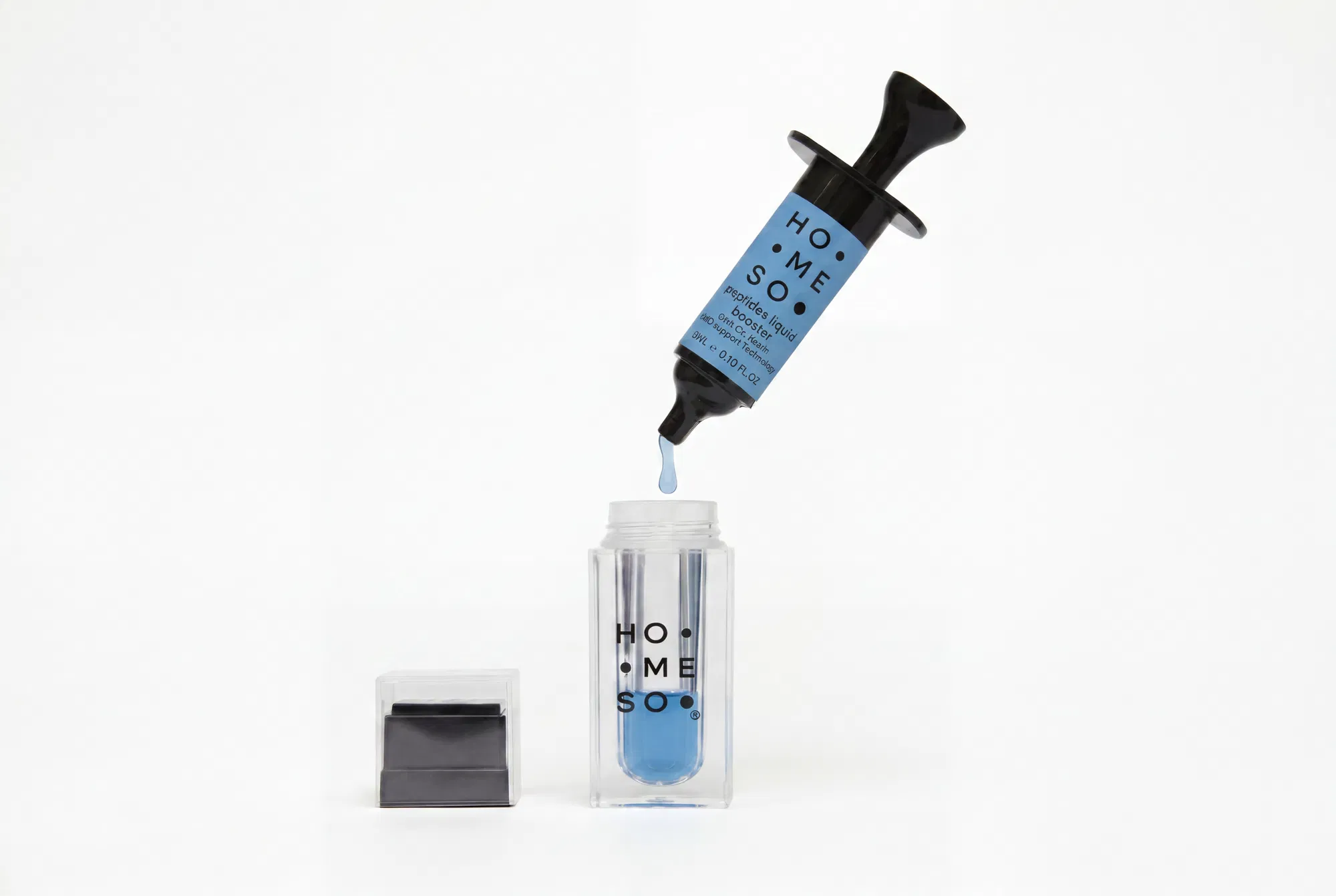 Sérum HoMEso GHK-Cu s měděnými peptidy kapané do mikroinfuzního aplikátoru.
