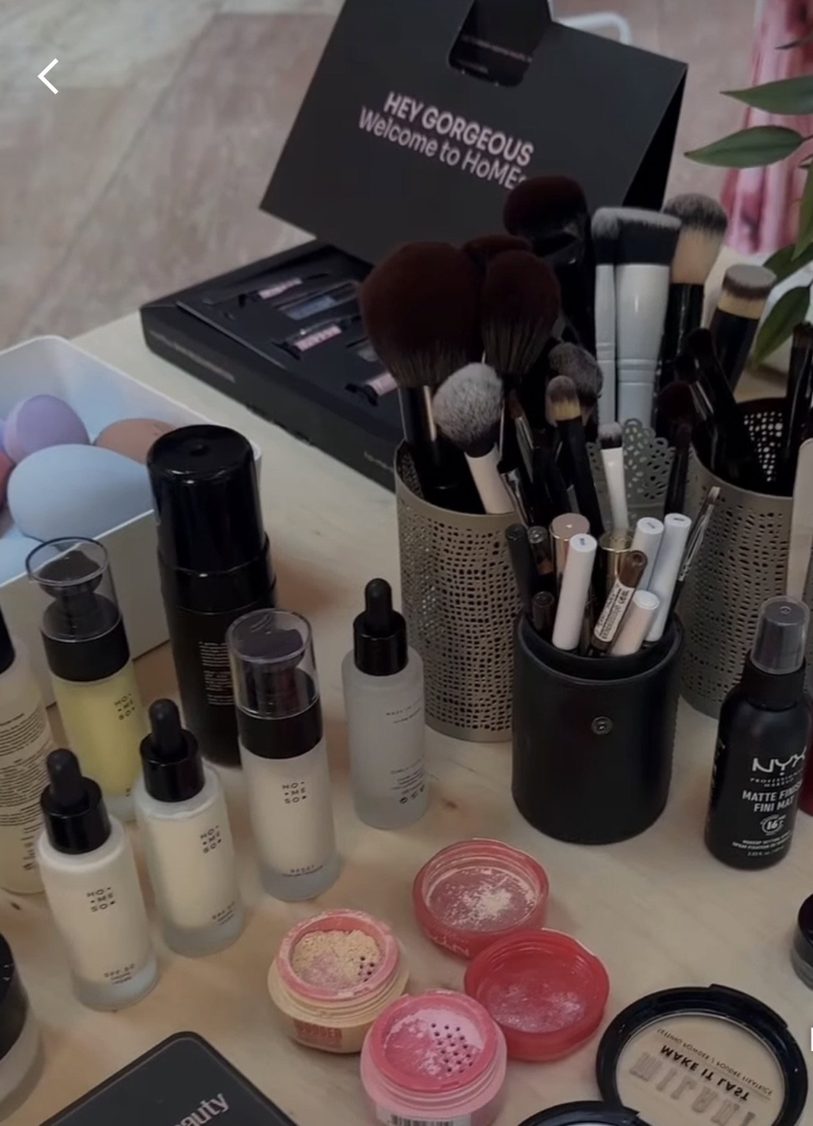 Makeup Academy with Eva & Felix Fox